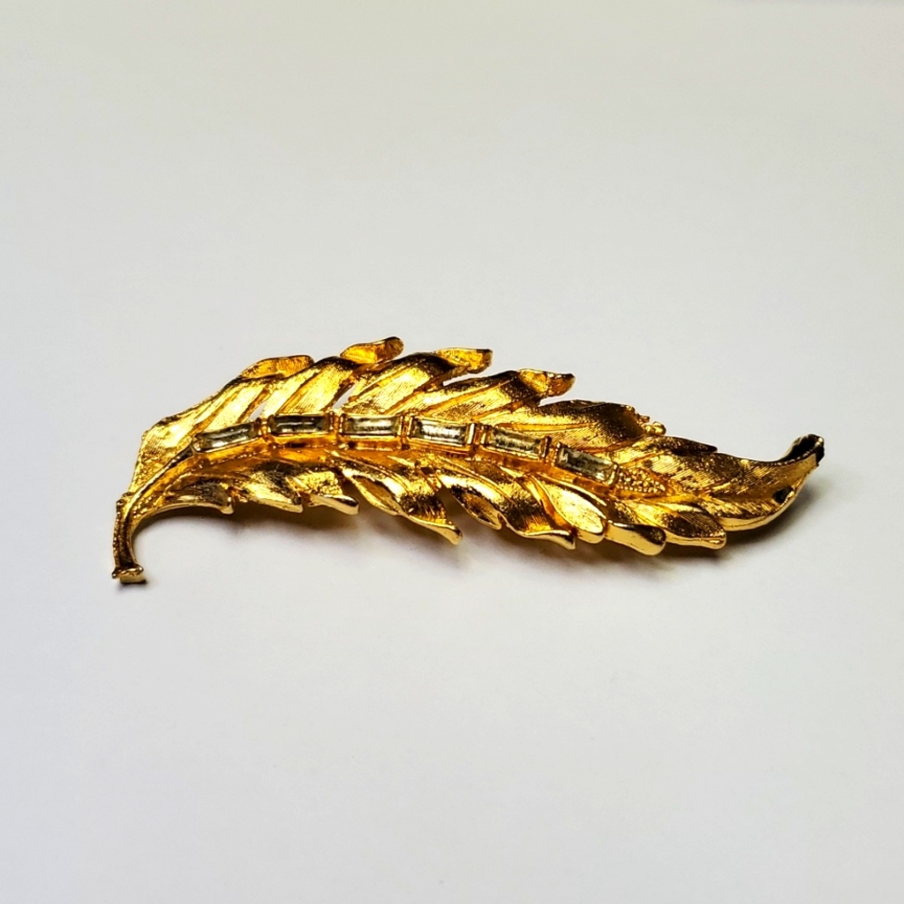 Vintage large golden leaf pin